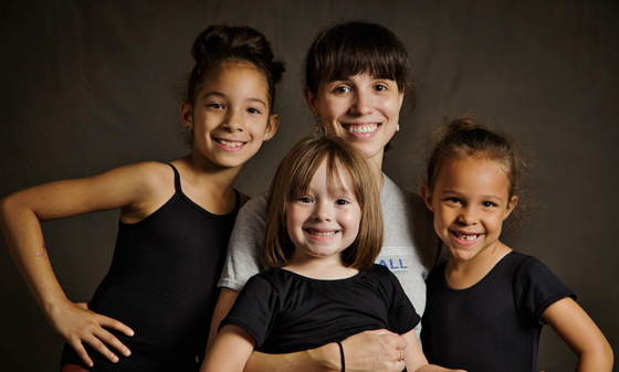 Grace-seated-w-3-girls